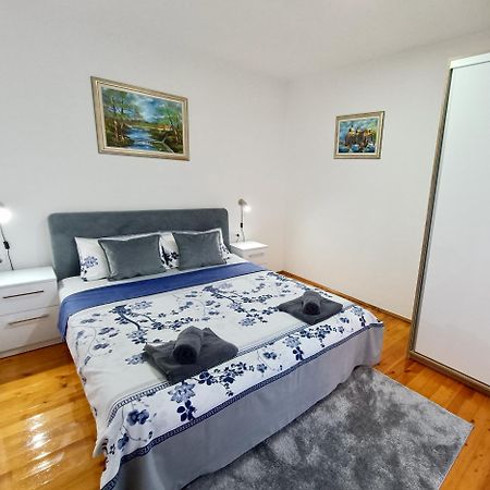 Entire House Floor - 2-Bedroom Cozy & Peaceful Apartment 波德戈里察 外观 照片