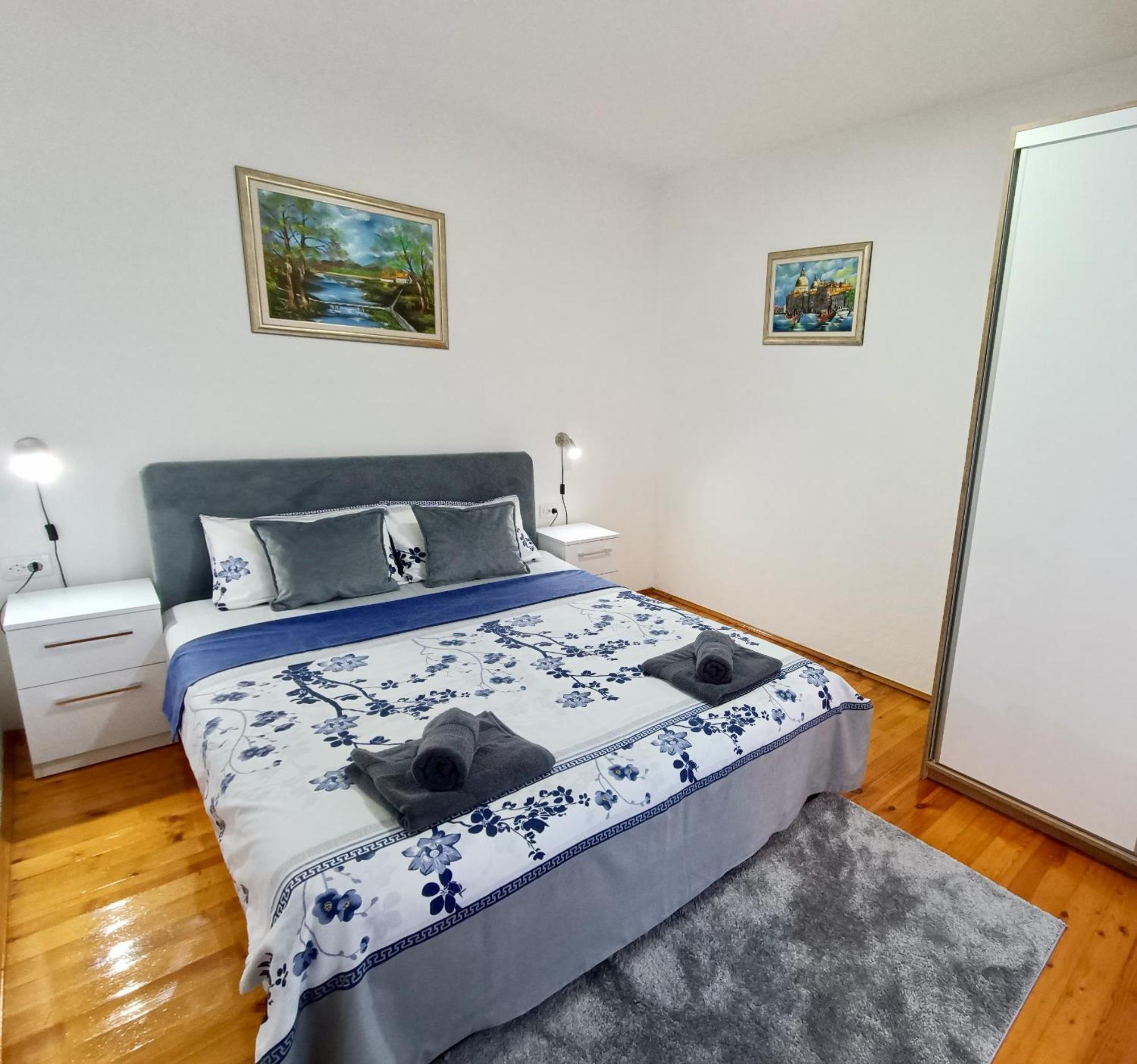 Entire House Floor - 2-Bedroom Cozy & Peaceful Apartment 波德戈里察 外观 照片