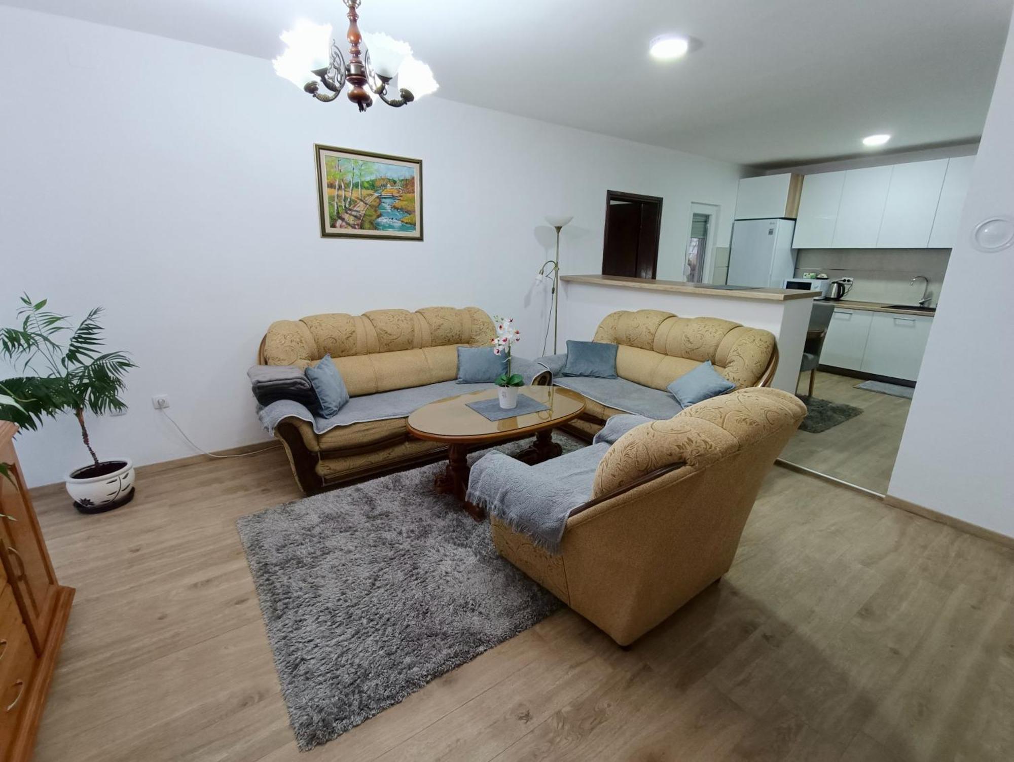 Entire House Floor - 2-Bedroom Cozy & Peaceful Apartment 波德戈里察 外观 照片