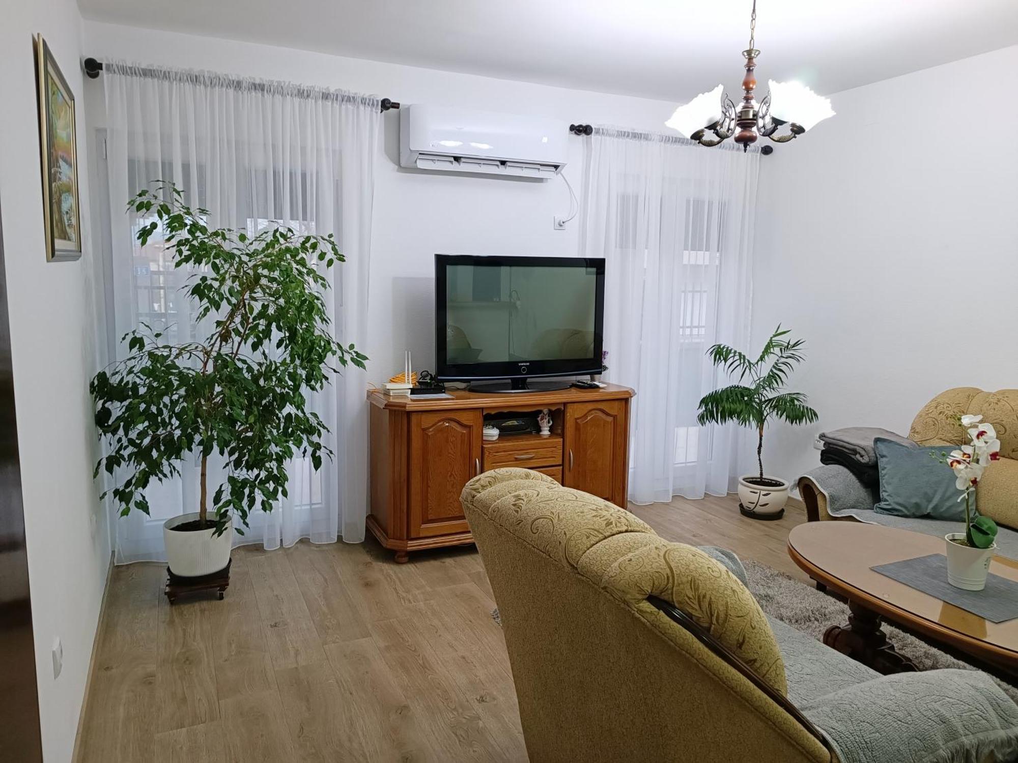 Entire House Floor - 2-Bedroom Cozy & Peaceful Apartment 波德戈里察 外观 照片