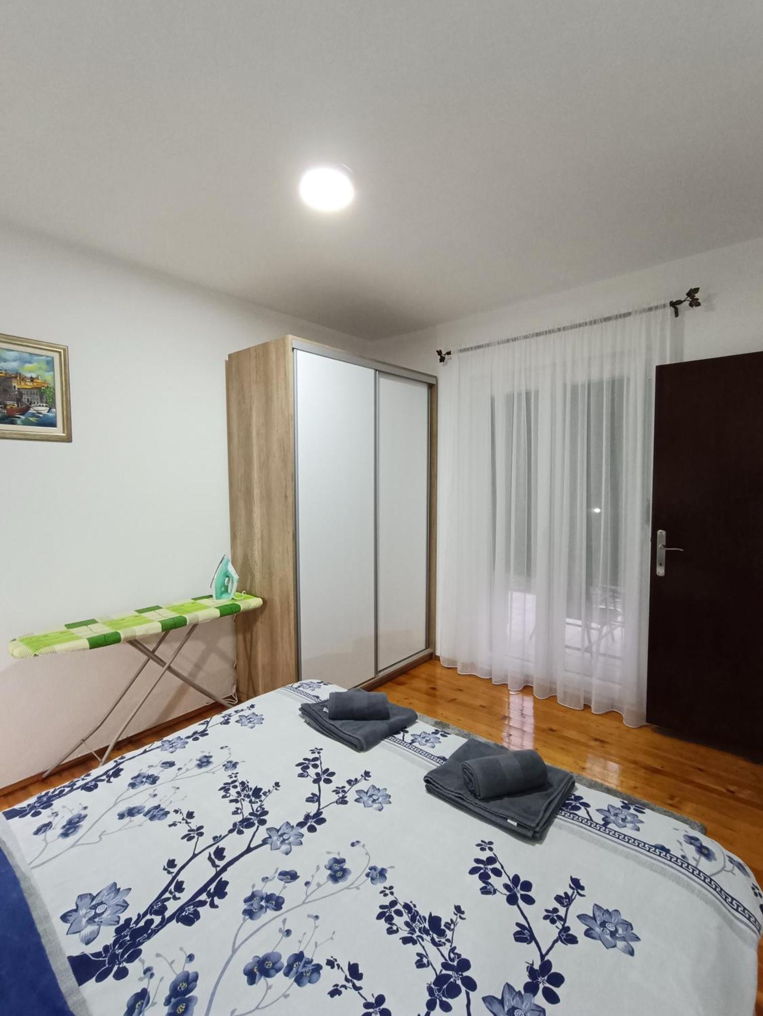 Entire House Floor - 2-Bedroom Cozy & Peaceful Apartment 波德戈里察 外观 照片